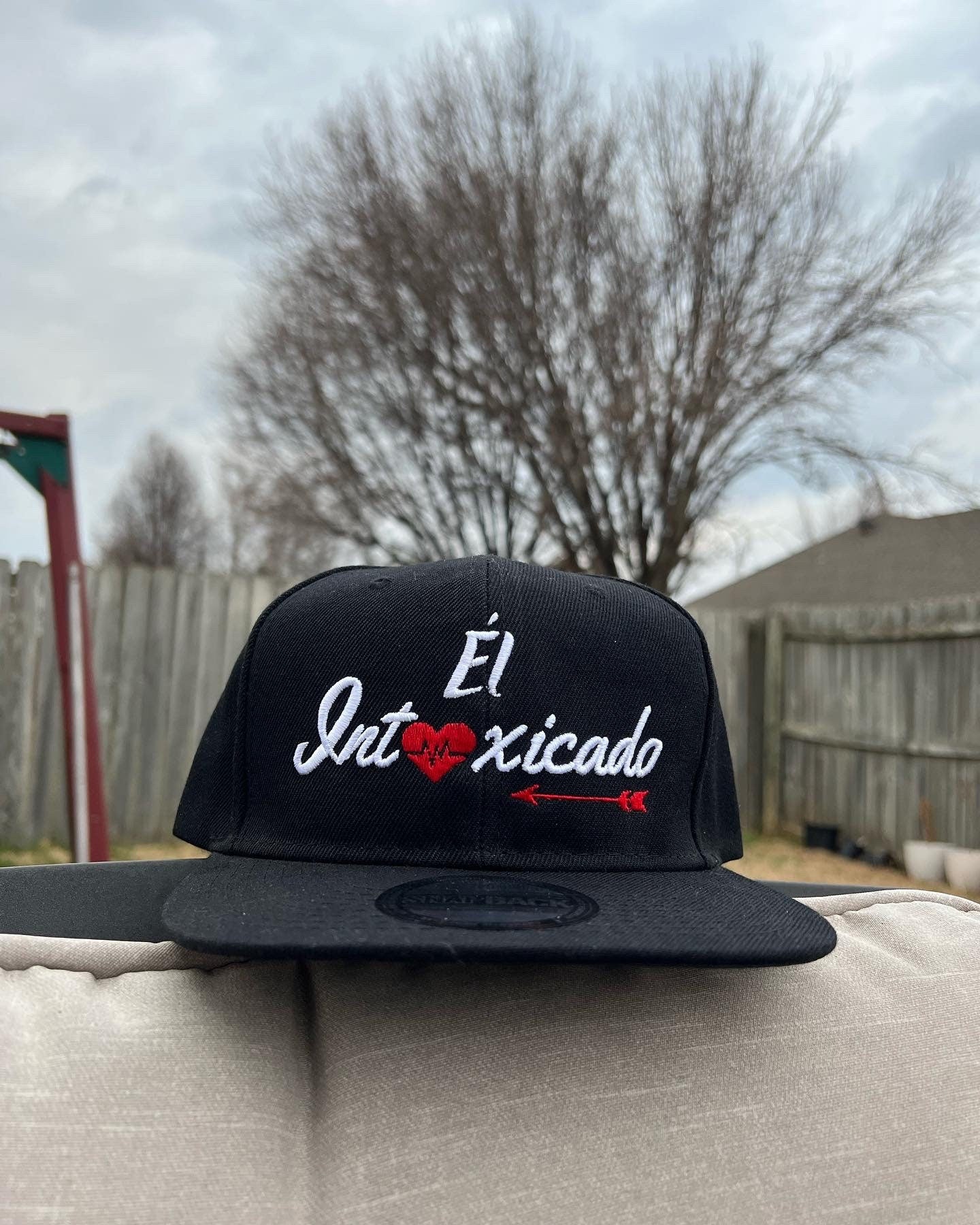 La Tóxica , El Intoxicado Hat