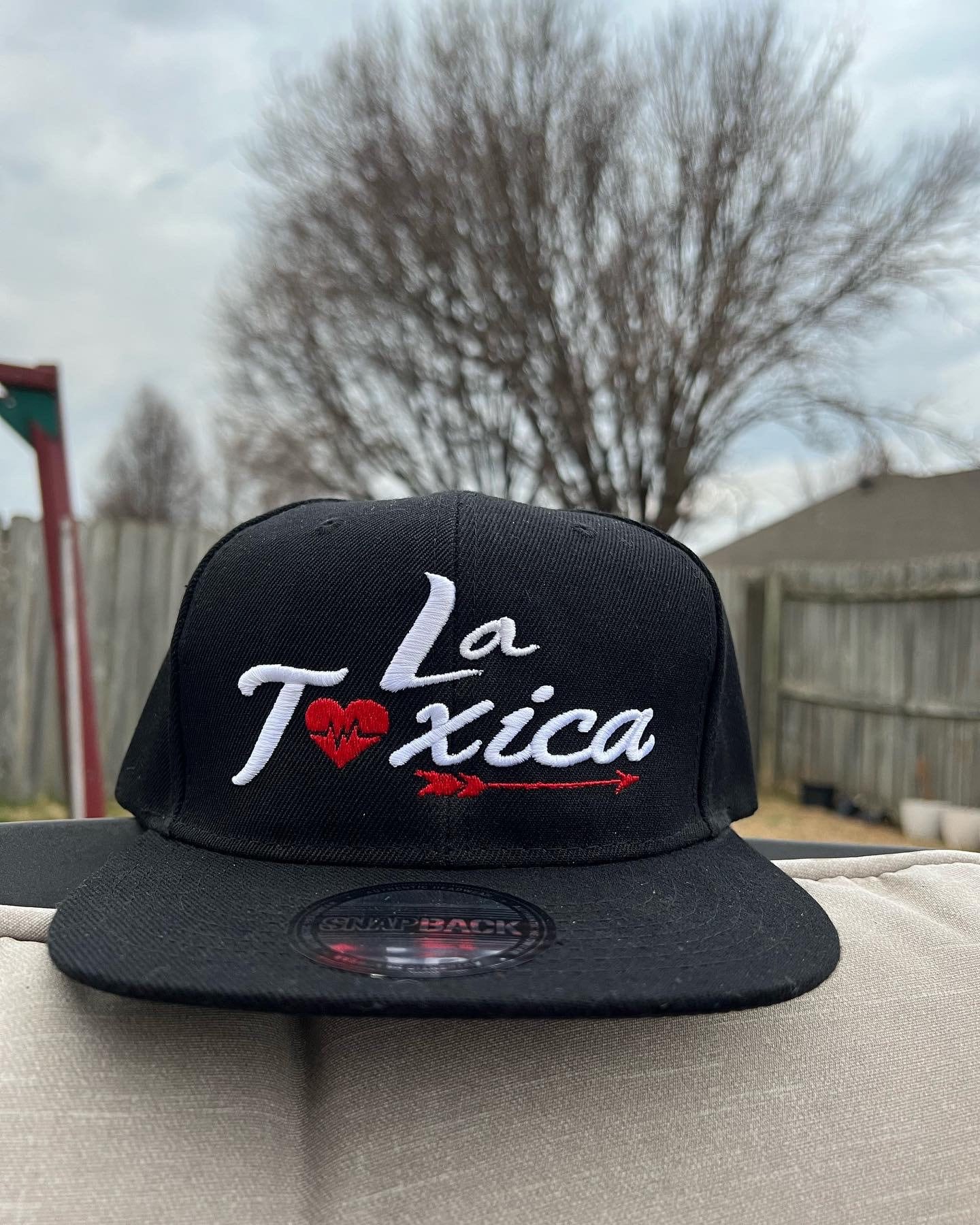 La Tóxica , El Intoxicado Hat
