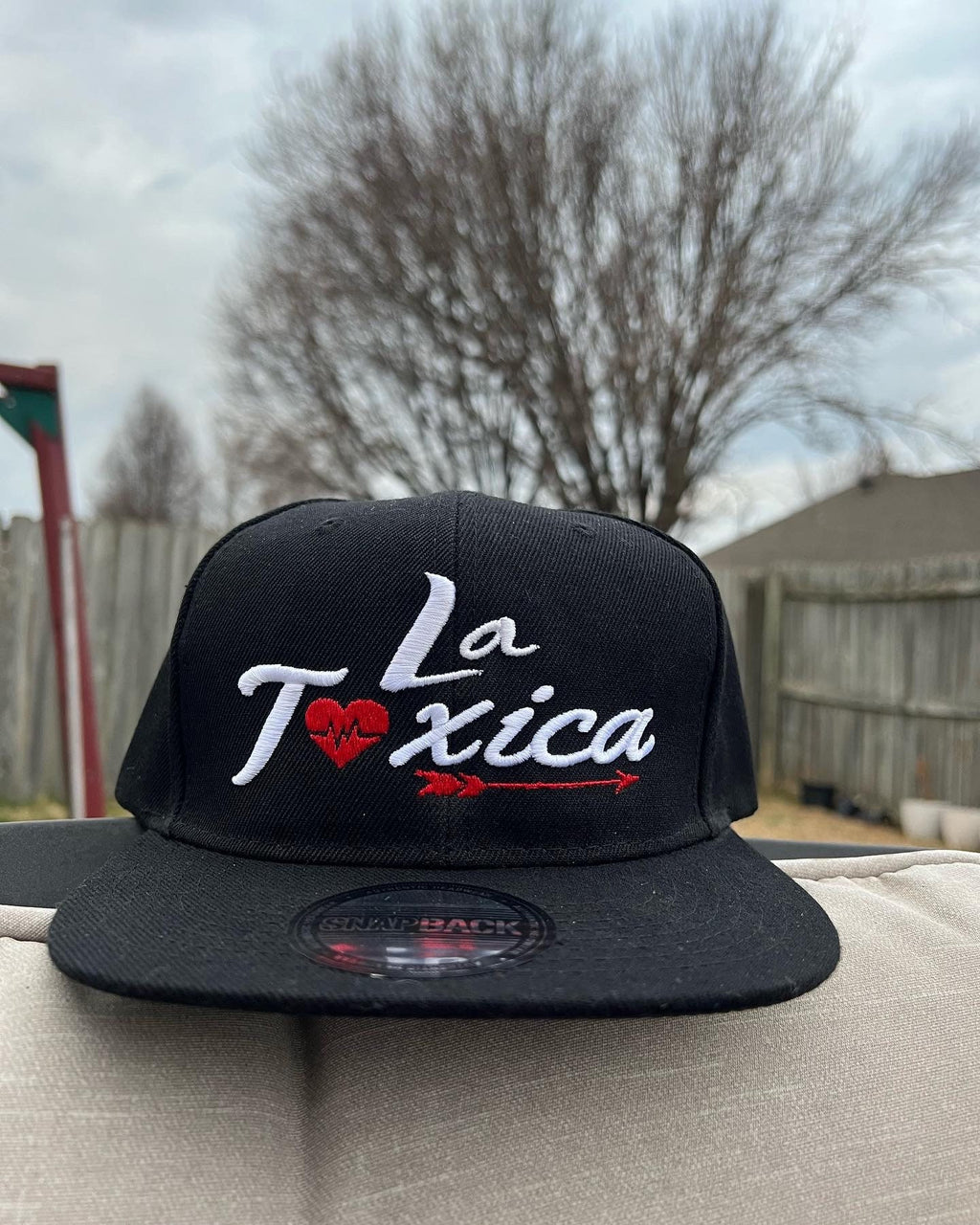 La Tóxica , El Intoxicado Hat